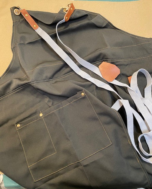 Potters split leg apron